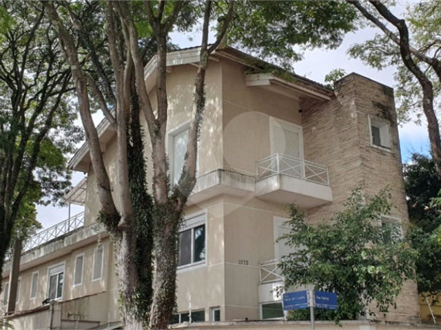 Sobrado à venda com 4 suítes em Moema, São Paulo, SP