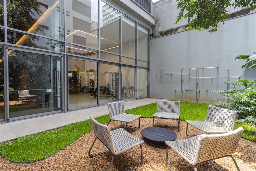 Duplex com 159m² à venda com 2 suítes, 1 dormitório, 1 escritório e 2 vagas de garagem nos Jardins