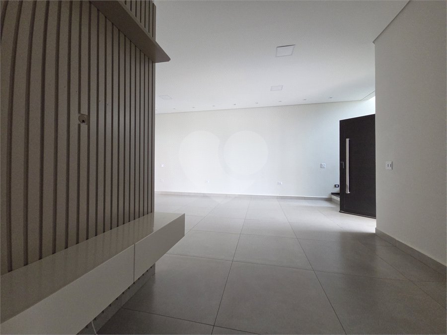 Casa à venda com 3 quartos, sendo 1 suíte, no condomínio Helena Maria, Sorocaba - SP