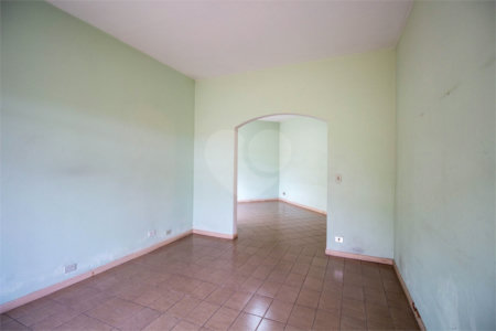 Casa à venda ou para alugar com 4 quartos, sendo 1 suíte, no Centro, São Roque, SP