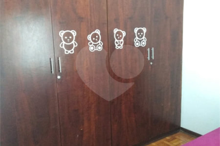 Casa Térrea com 3 dormitórios.