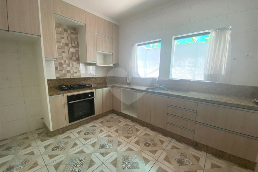 Sobrado à venda com 3 quartos, sendo 1 suíte, em Tremembé, São Paulo, SP