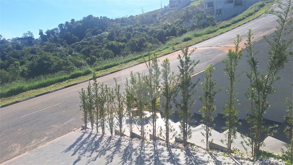 Casa à venda com 3 suítes no condomínio Residencial Alto da Floresta, Bom Jesus dos Perdões - SP