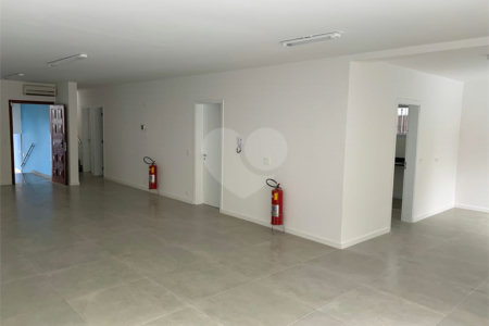 Sobrado à venda ou para alugar com 7 quartos, sendo 3 suítes, em Vila Mariana, São Paulo, SP