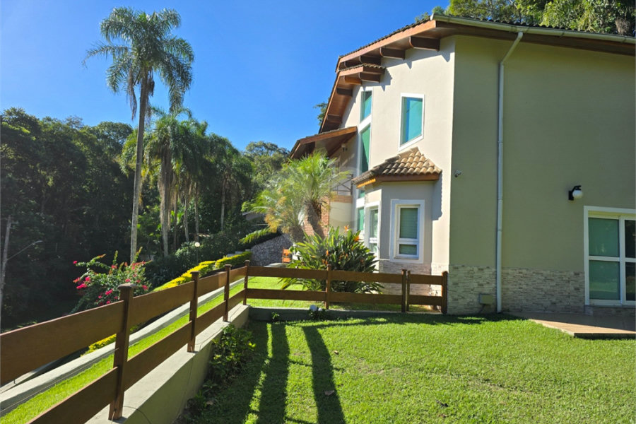 Casa à venda com 4 suítes no condomínio Associação Reserva das Hortênsias, Mairiporã - SP
