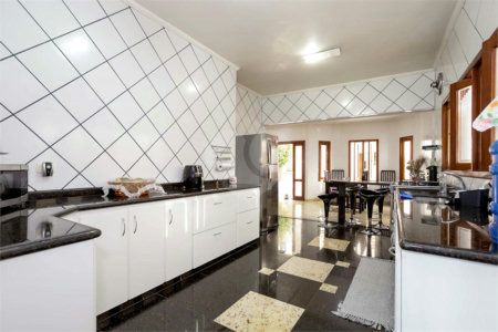Casa à venda com 3 quartos, sendo 1 suíte, em Jardim Santa Clara, Guarulhos, SP