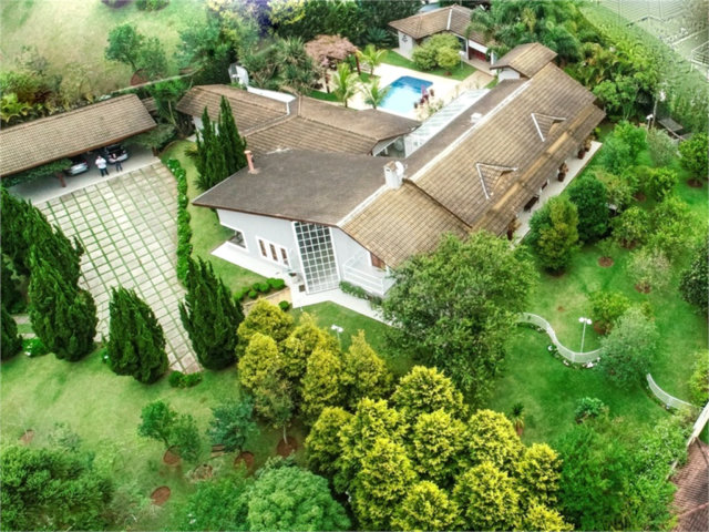 Casa à venda com 5 suítes no condomínio Suíça da Cantareira, Mairiporã - SP