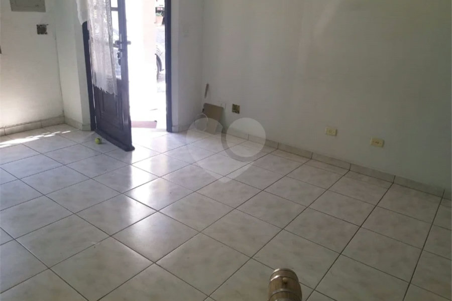 Casa à venda com 3 quartos, sendo 1 suíte, no condomínio Primavera, São Paulo - SP