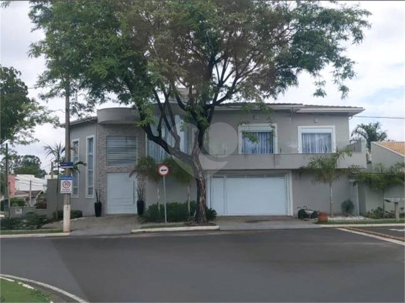 Casa à venda com 3 suítes no condomínio Campos do Conde I, Paulínia - SP