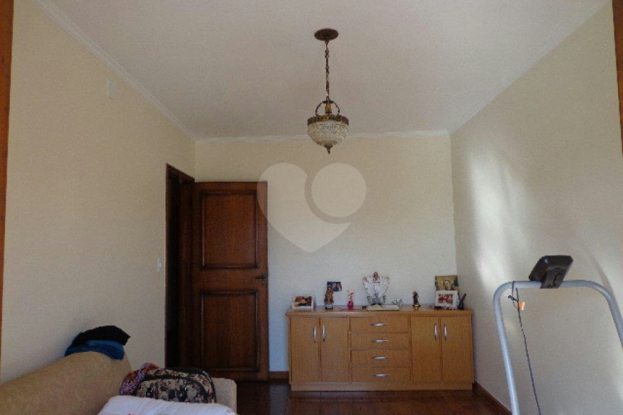 Sobrado à venda com 4 quartos, sendo 1 suíte, em Jardim Floresta, São Paulo, SP