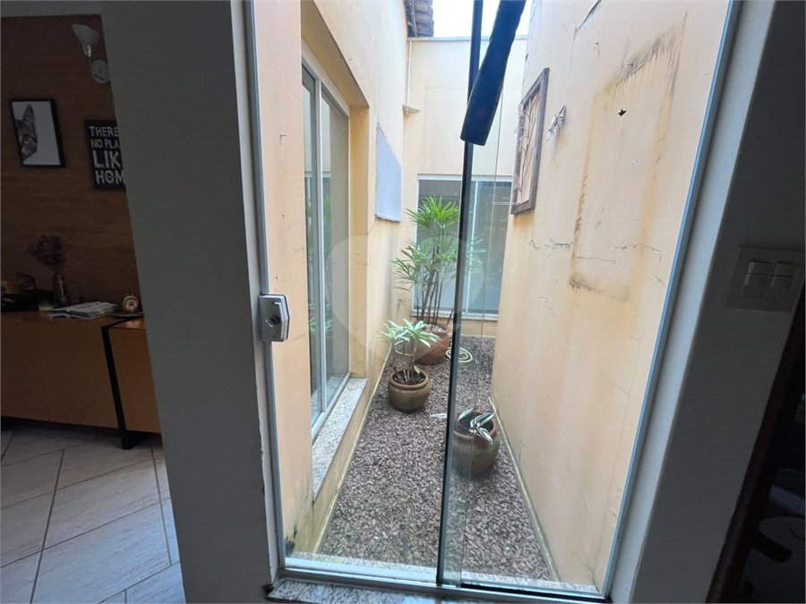 Casa à venda com 3 quartos, sendo 1 suíte, em Parque Santa Marta, São Carlos, SP