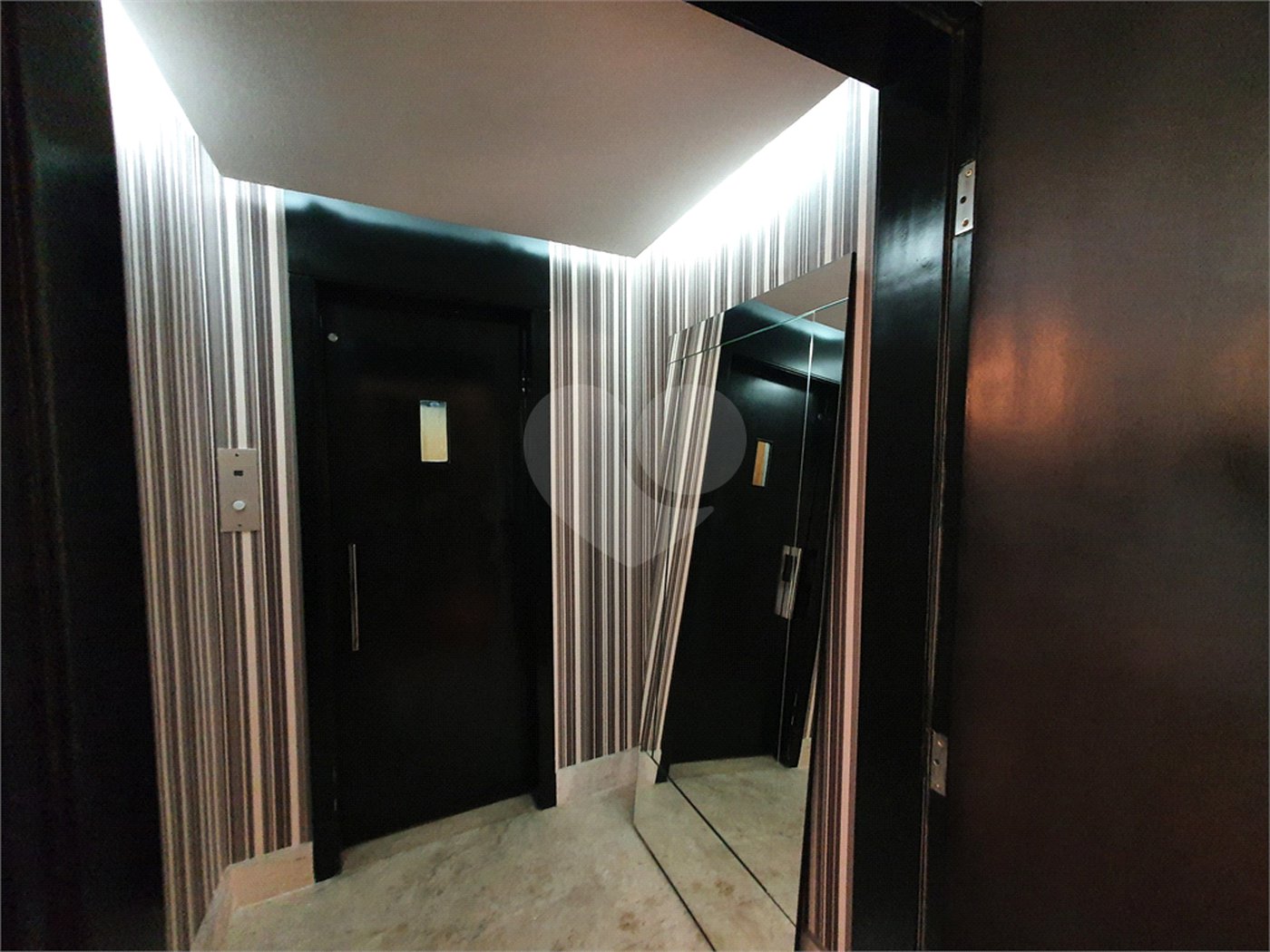 Apartamento à venda com 3 quartos, sendo 2 suítes, em Alto da Boa Vista, São Paulo, SP