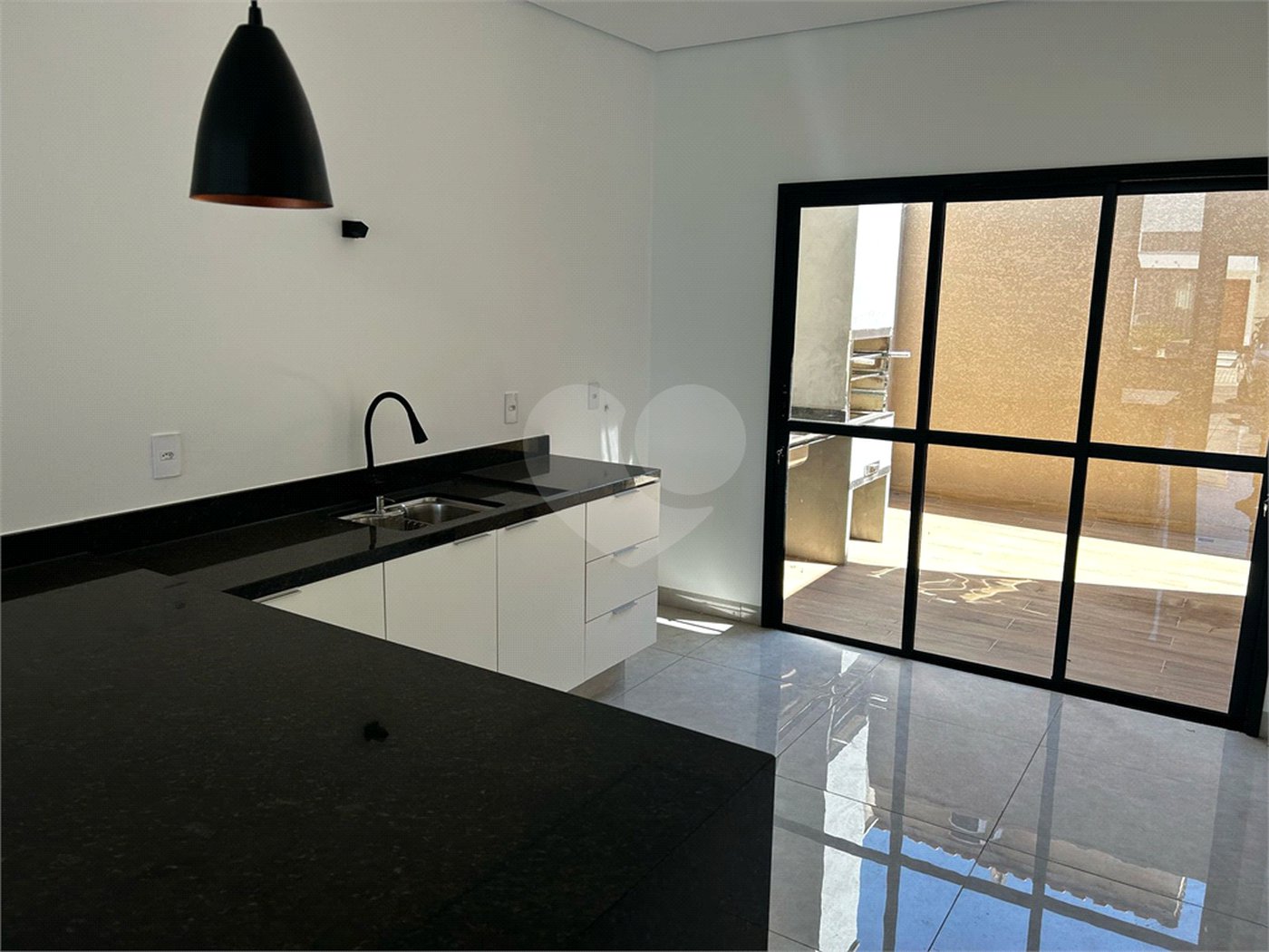 Casa à venda com 2 quartos, sendo 1 suíte,  no condomínio Residencial Marina, Itapetininga - SP