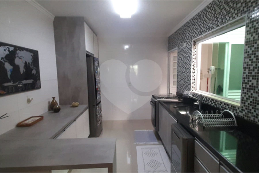 Casa à venda com 3 quartos, sendo 2 suítes, no condomínio Mário Araújo, São Paulo - SP