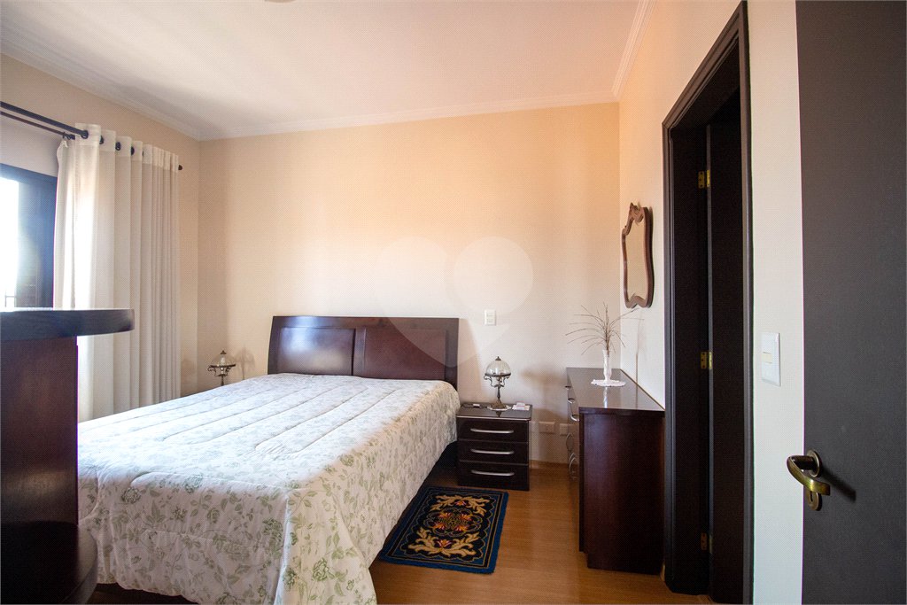 Sobrado à venda com 5 quartos, sendo 3 suítes, no Centro, São Roque, SP