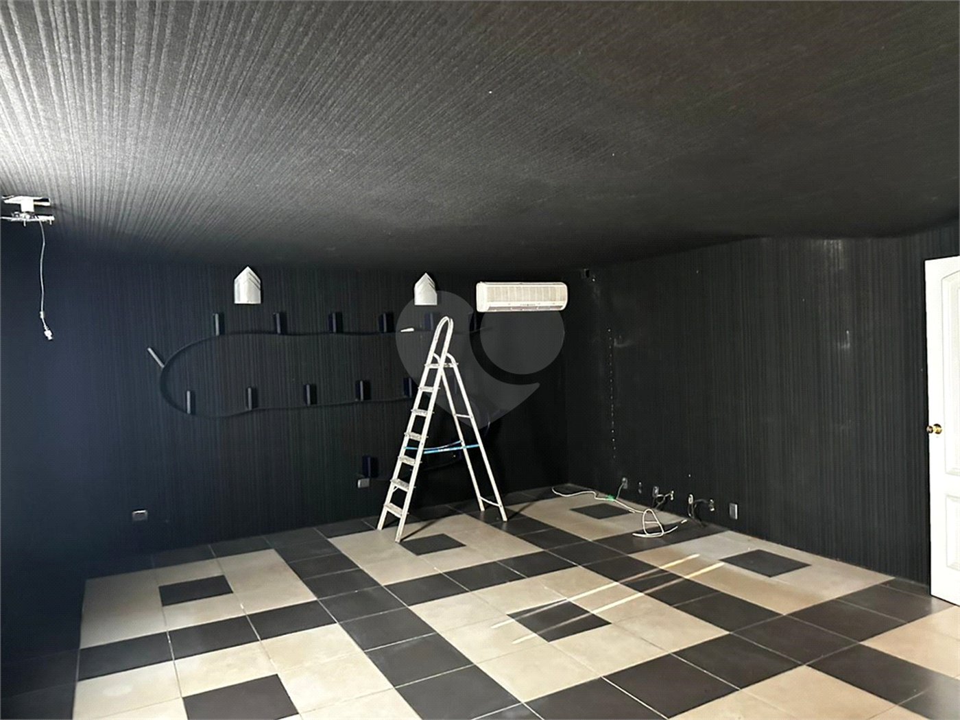 Casa à venda com 4 suítes em Vila Petrópolis, Atibaia, SP