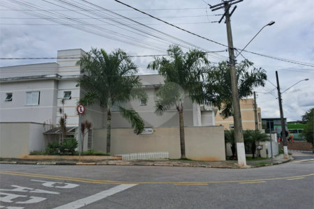 Casa de Vila à venda com 3 quartos, sendo 1 suíte, em Vila Pasti, Louveira, SP