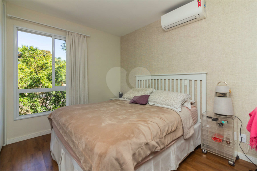 Casa à venda com 4 quartos, sendo 2 suítes, no condomínio Domus, São Paulo - SP