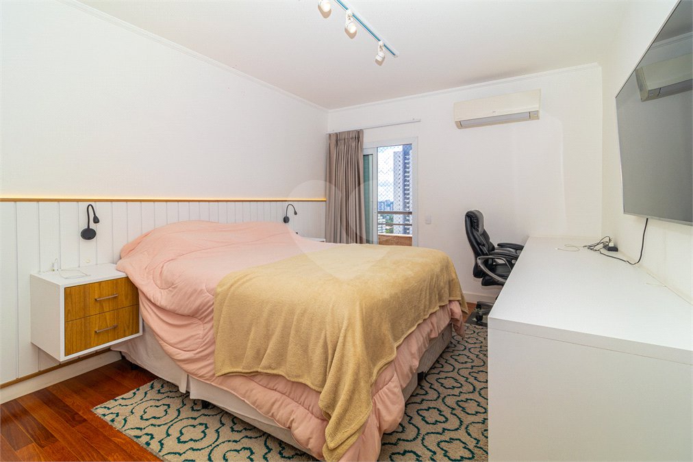 Apartamento à venda com 3 quartos, sendo 1 suíte,  em Alto da Boa Vista, São Paulo, SP