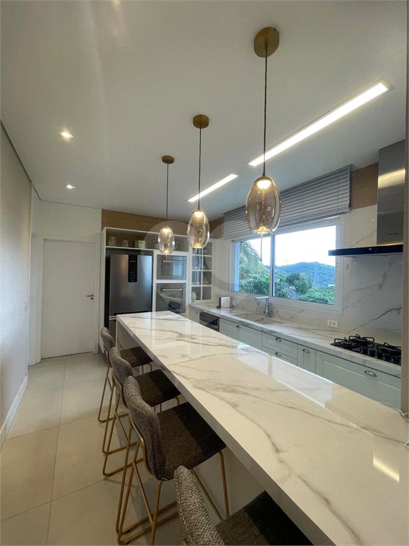 Casa à venda com 3 suítes no condomínio Hills, Arujá - SP