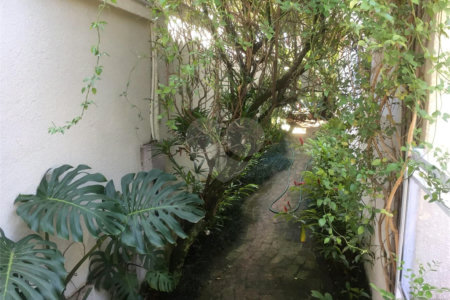 Sobrado à venda com 4 quartos, sendo 1 suíte, em Jardim Novo Mundo, São Paulo, SP
