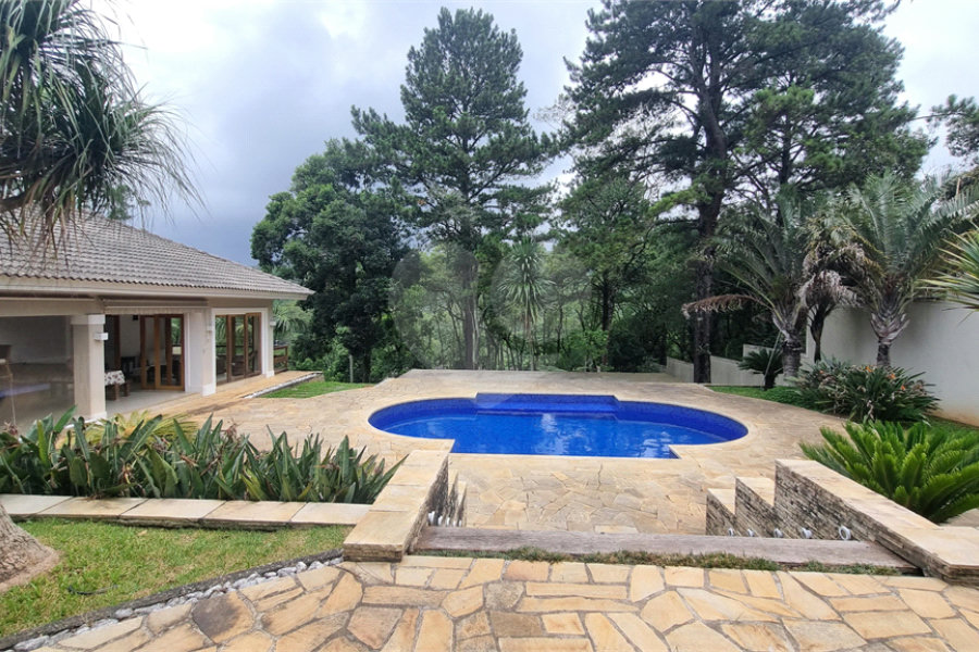 Casa à venda ou para alugar com 5 suítes em Serra da Cantareira, Mairiporã, SP