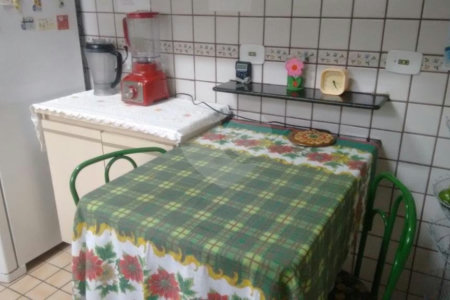 Sobrado à venda com 4 quartos, sendo 1 suíte, em Campo Belo, São Paulo, SP