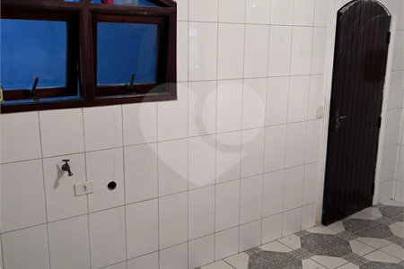 Sobrado à venda com 5 quartos, sendo 2 suítes,  em Jardim da Granja, São José dos Campos, SP