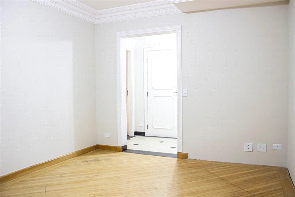 Apartamento à venda com 3 suítes em Jardim Londrina, São Paulo, SP