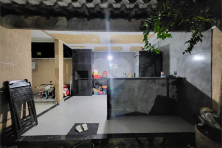 Casa à venda com 4 quartos, sendo 3 suítes, no condomínio Residencial Nelson Pinto, Rio de Janeiro - RJ