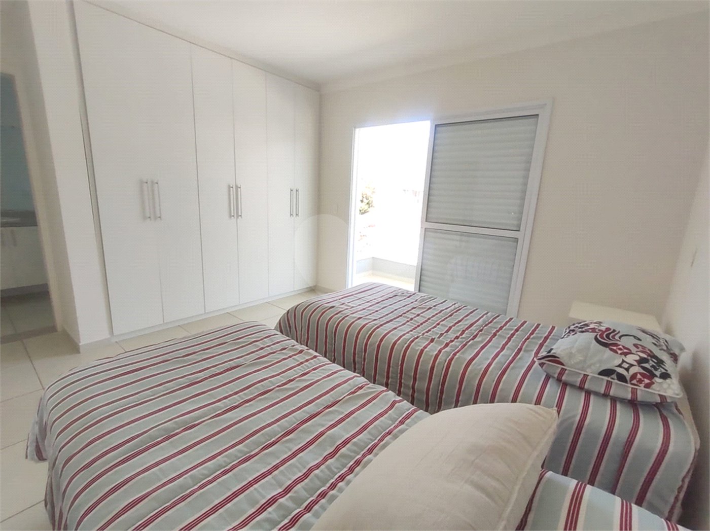Casa à venda com 3 suítes no condomínio Villaggio Capriccio, Louveira - SP
