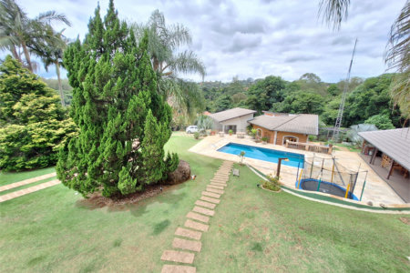 Casa à venda com 7 quartos, sendo 3 suítes, no condomínio Chacaras do Lago, Vinhedo - SP