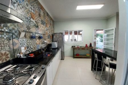 Casa à venda com 3 quartos, sendo 1 suíte, no condomínio São Domingos, Valinhos - SP