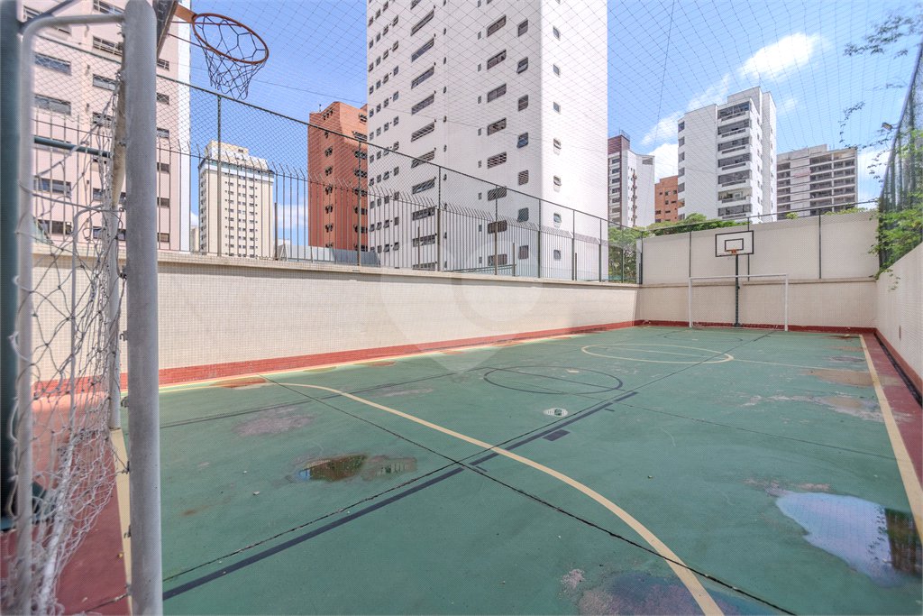 Apartamento à venda com 3 suítes em Moema, São Paulo, SP