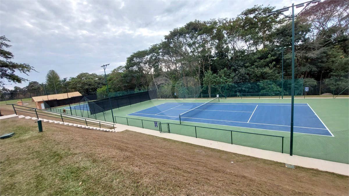 Casa à venda com 3 suítes no condomínio Figueira Garden, Atibaia - SP