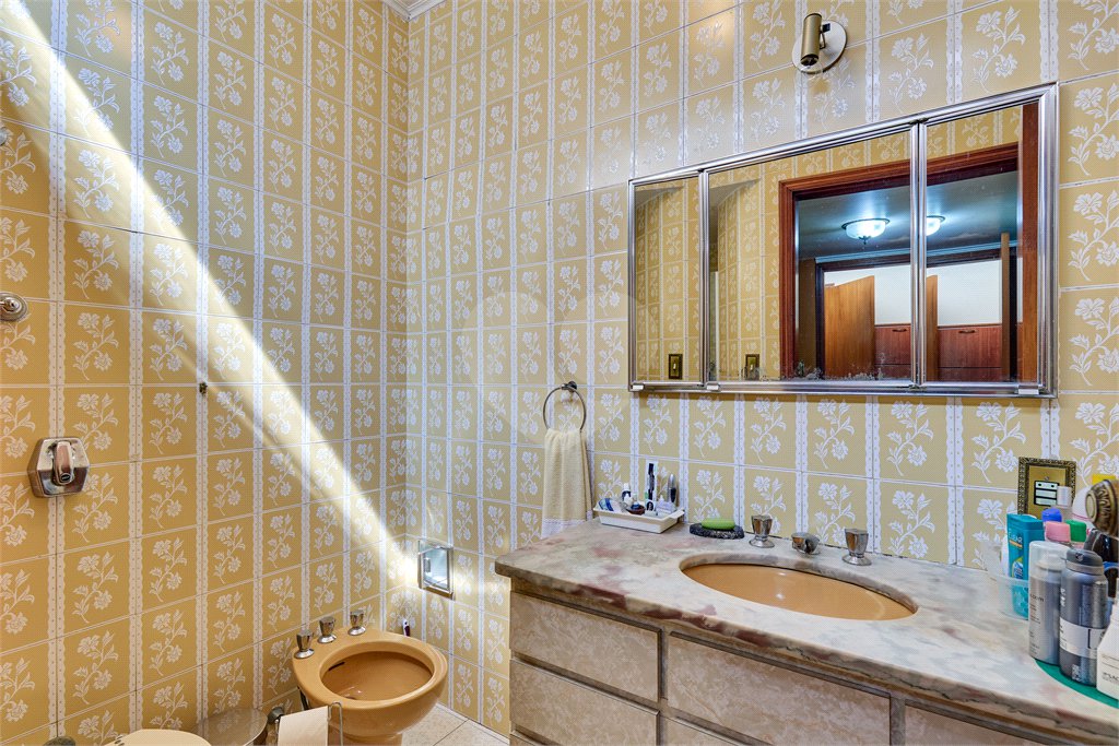 Casa de Vila à venda com 4 quartos, sendo 3 suítes,  em Alto da Boa Vista, São Paulo, SP