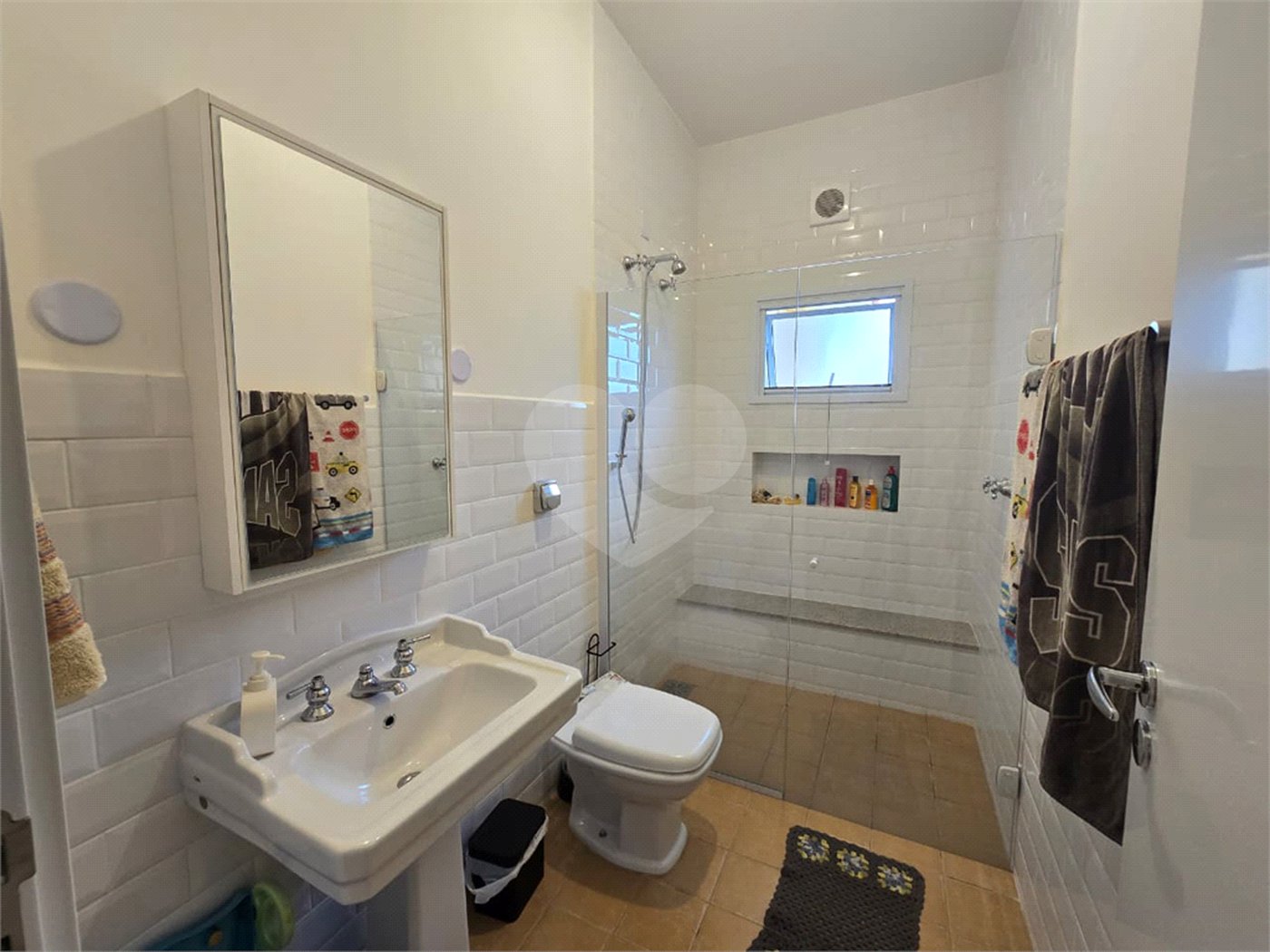 Casa à venda com 3 quartos, sendo 1 suíte,  no condomínio Golden Ville, Itapetininga - SP