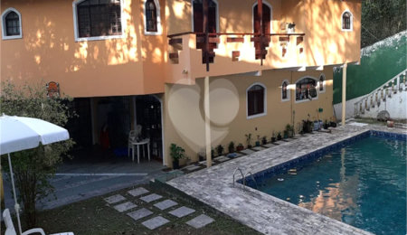 Casa à venda com 6 quartos, sendo 4 suítes,  no condomínio Alpes da Cantareira, Mairiporã - SP