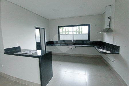 Casa à venda com 3 suítes no condomínio Vita Verdi, Valinhos - SP