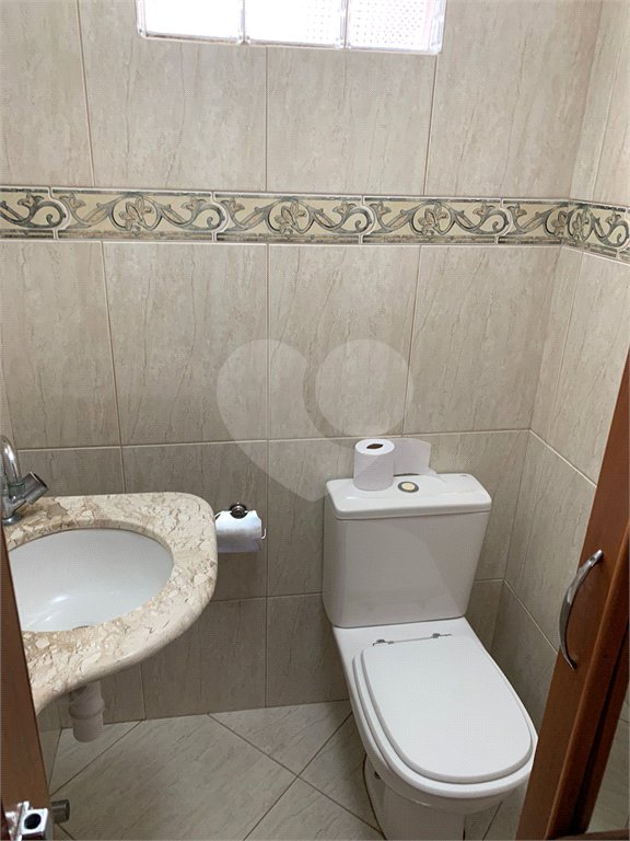 Casa à venda com 3 quartos, sendo 2 suítes,  no condomínio Residencial Jardins, São Bernardo do Campo - SP