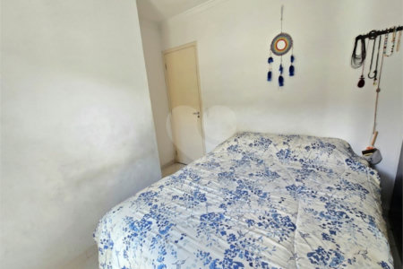 Casa à venda com 3 quartos, sendo 1 suíte, no condomínio Rafaela I, São Paulo - SP