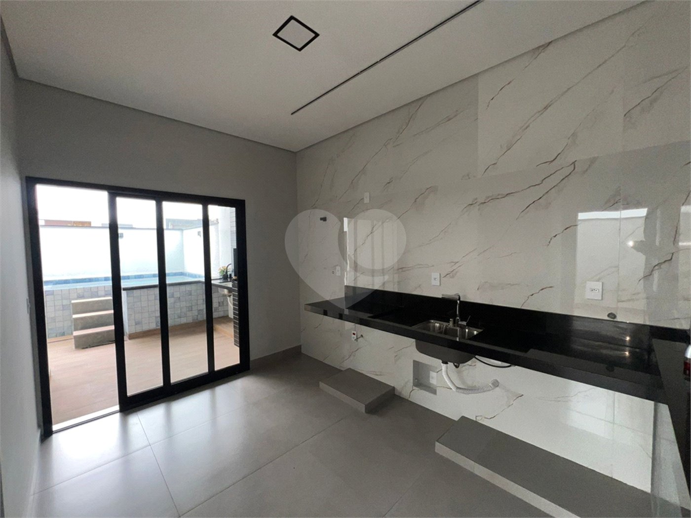 Casa à venda com 3 quartos, sendo 1 suíte, no condomínio Horto Florestal Villagio, Sorocaba - SP