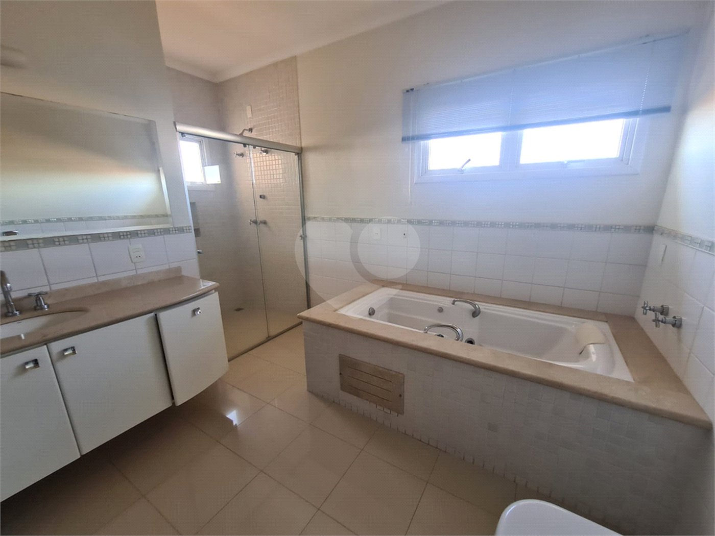 Casa à venda com 3 suítes no condomínio Vinhas da Vista Alegre - Lado Sede, Vinhedo - SP