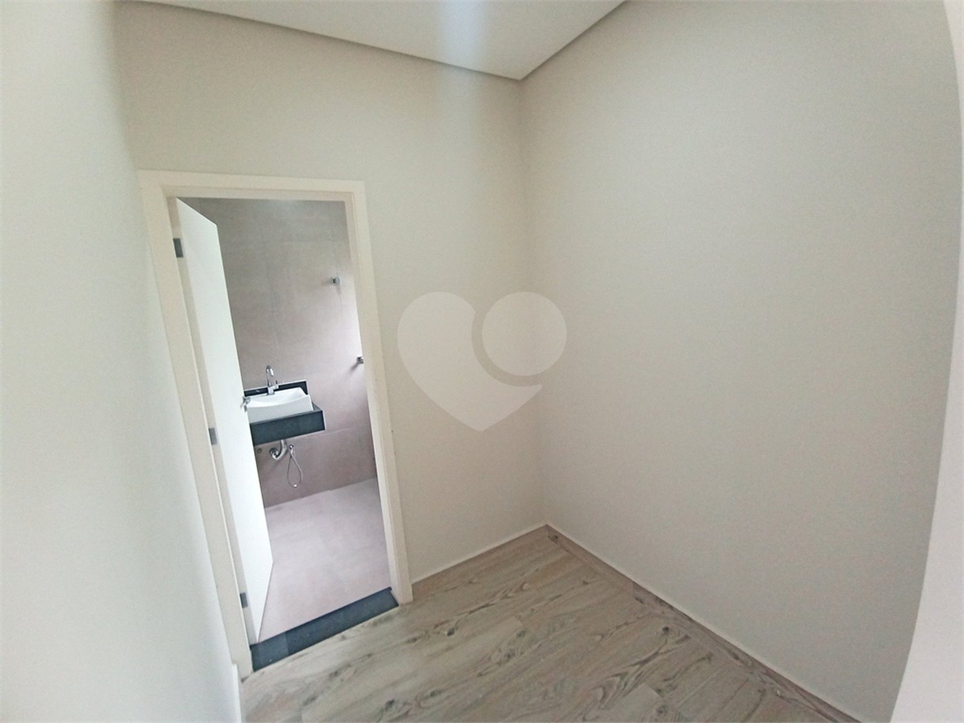 Casa à venda com 3 suítes no condomínio Reserva dos Jatobás, Louveira - SP