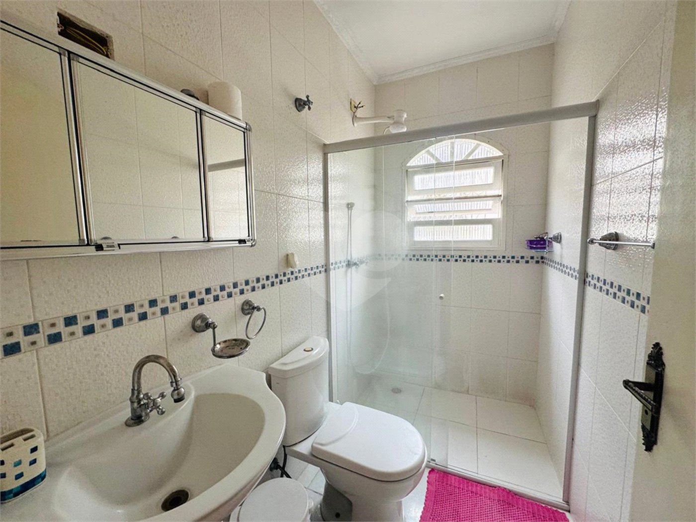 Casa à venda com 4 quartos, sendo 1 suíte,  em Vila Galvão, Guarulhos, SP
