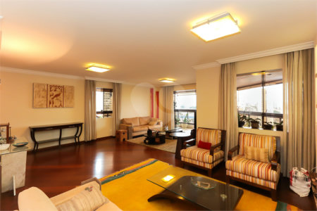Apartamento à venda com 3 quartos, sendo 2 suítes, em Campo Belo, São Paulo, SP