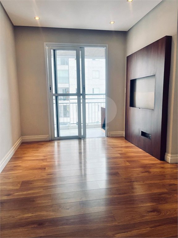 Apartamento à venda com 2 quartos em Parque Maria Domitila, São Paulo, SP