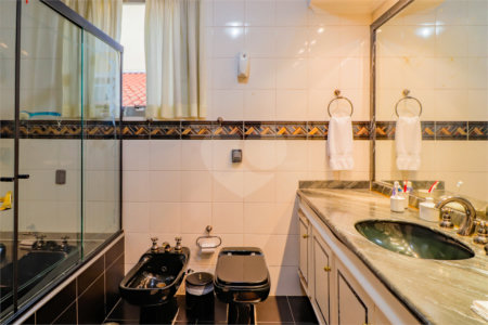 Casa à venda com 4 quartos, sendo 3 suítes, em Vila Sônia, São Paulo, SP