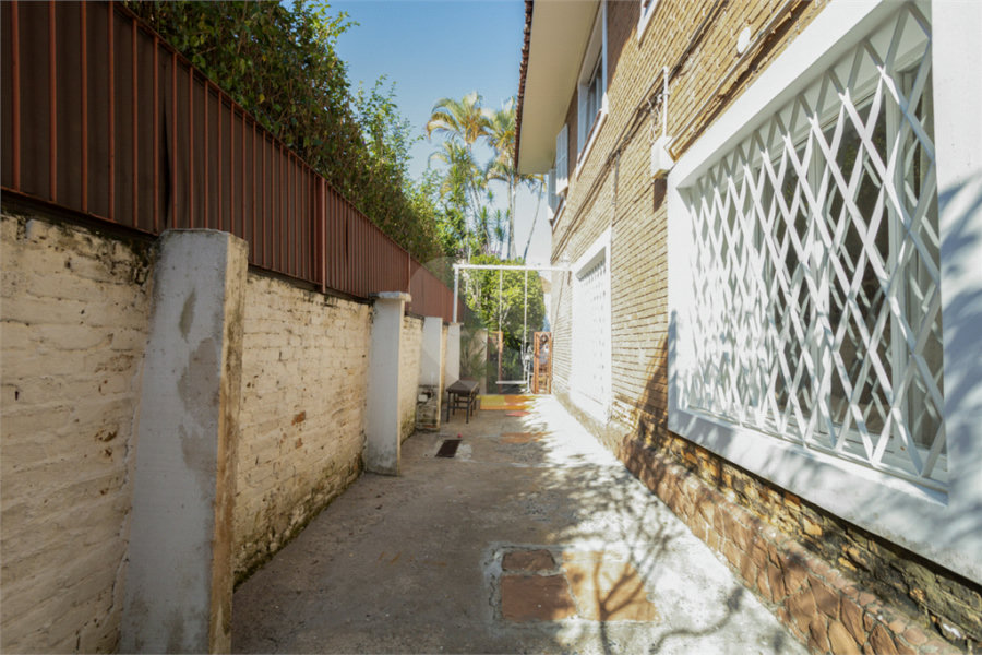 "Casa 385 m² | Terreno 565 m² | Alto de Pinheiros | Uso residencial ou comercial | Piscina + edícula”