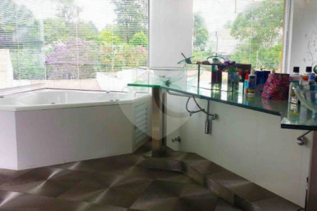 Sobrado à venda com 4 quartos, sendo 2 suítes, em Alto da Boa Vista, São Paulo, SP